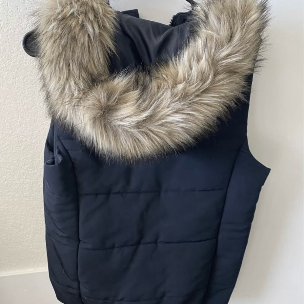 Liz Claiborne Navy Puffer Vest with Faux Fur Collar